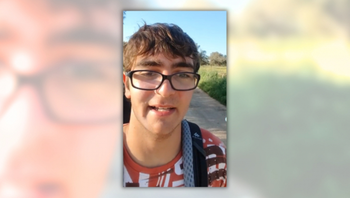 Edgar, a sus 19 años, ha decidido caminar España andando para cuidar y priorizar su salud mental