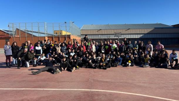 mayores y niños colegio Virgen de Guadalupe