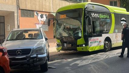 Autobús urbano accidentado en Badajoz