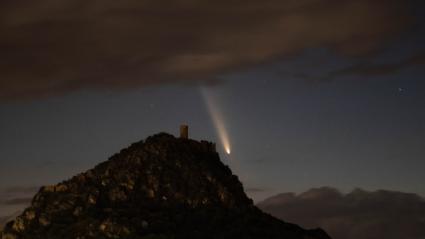 El llamado cometa del siglo visto desde Alange