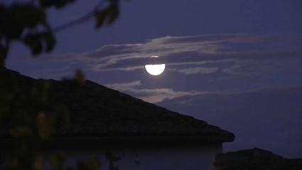 Cáceres se rinde a la magia de la luna llena