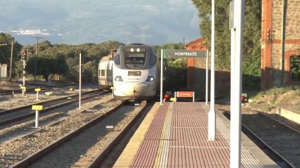 El tren y el AVE serán algunos asuntos que la presidenta de la Junta ponga sobre la mesa en su reunión con Pedro Sánchez del viernes