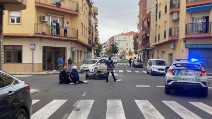 Conductor de una furgoneta se salta un ceda al paso, provoca un accidente y se da a la fuga