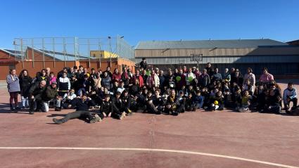 mayores y niños colegio Virgen de Guadalupe