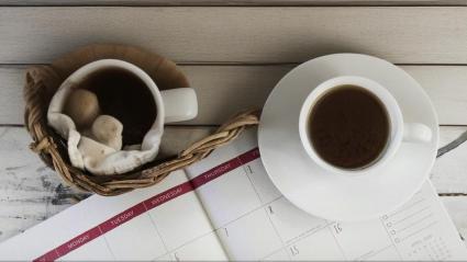 Calendario y cafe