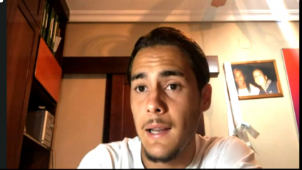 Kike Carrasco atendiendo a Extremadura Deportes