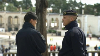 Guardias portugueses vigilando en el Santuario de Fátima