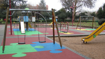 un parque infantil vacío