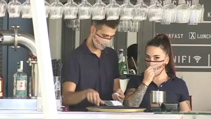 Uso de mascarilla en la Plaza de España de Mérida