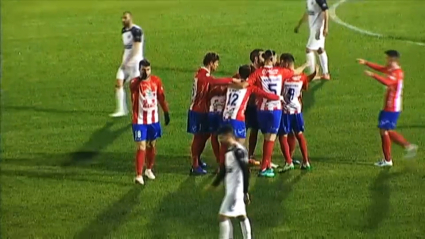 Imagen de los jugadores del Don Benito celebrando un gol de Artiles frente al Mérida