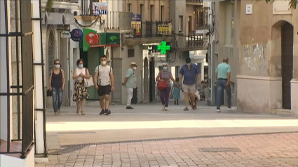 Gente andando por la calle en Almendralejo