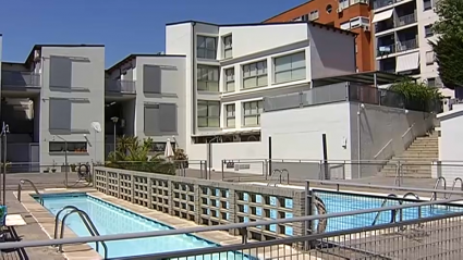 Piscina en un bloque de viviendas de Plasencia