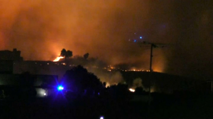 Imagen del incendio durante la madrugada 