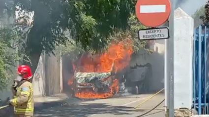 Incendio de una ambulancia en Casar de Cáceres