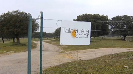 Imagen del acceso a los terrenos de la planta fotovoltaica de Talayuela