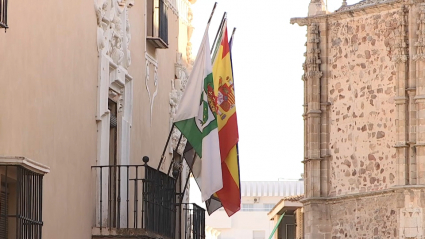 Banderas en el ayuntamiento de Almendralejo