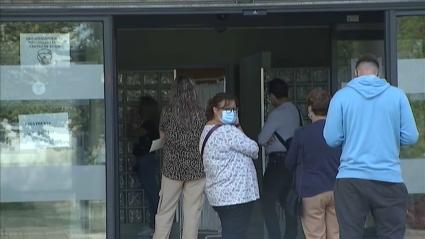 Pacientes guardan cola para ser atendidos en el centro de salud de La Mejostilla, CáceresLos profesionales expresan su “desánimo” y “pesar” ante la situación “insostenible” y “crítica” y piden a las autoridades trasladar el “verdadero esfuerzo” que realiza la profesión médica