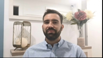 Alfonso Sánchez atendiendo a Extremadura Deportes