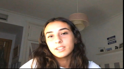 Carla Martín atendiendo a Extremadura Deportes