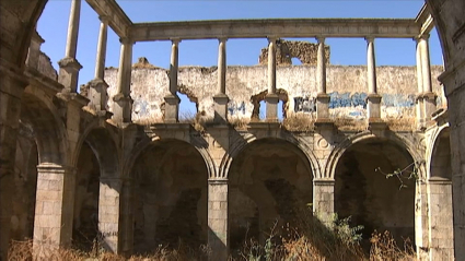 Interior en ruinas del convento de San Antonio de Padua