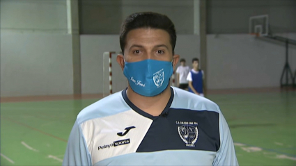 David Márquez atendiendo a Extremadura Deportes