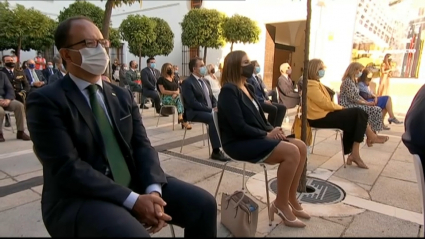 Los portavoces políticos en la Asamblea han ocupado un mismo espacio dentro del Patio de los Naranjos, escenario de la ceremonia. Cayetano Polo, Lara Garlito, Cristina Teniente e Irene de Miguel.