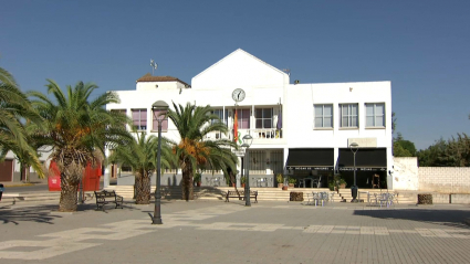 Fachada del ayuntamiento de Torremejía.