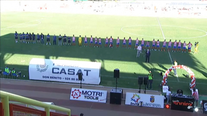 La plantilla del Don Benito durante la presentación en los instantes previos al encuentro