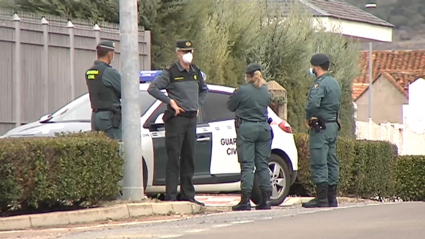 Controles de la Guardia Civil en la entrada de Alcuésar