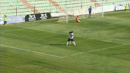 Javi Zarzo celebra su primer gol con la camiseta del Mérida