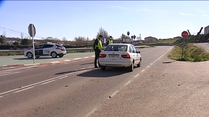 La Guardia Civil controla uno de los accesos a Calamonte (Badajoz)