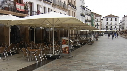 Terrazas en la plaza mayor de Cáceres