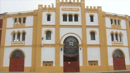 Imagen de los exteriores de la plaza de toros de Mérida