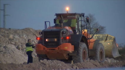 Máquina trabajando en la construcción de la terminal ferroviaria de la Plataforma Logística del Suroeste Ibérico