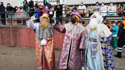 Los Reyes Magos visitan el hospital Materno-Infantil de Badajoz