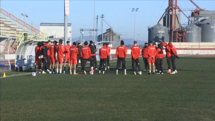 Los jugadores del Don Benito justo antes del primer entrenamiento de 2021