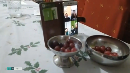 Las uvas en familia mediante videollamada