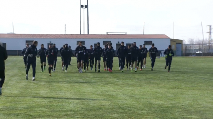 Los jugadores del Mérida en el primer entrenamiento de 2021