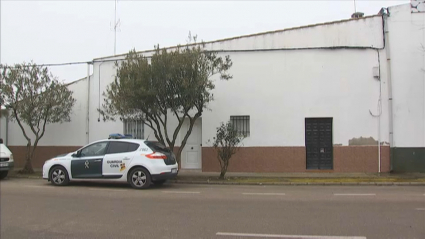 fachada de la vivienda en la que se ha desmantelado la plantación de marihuana