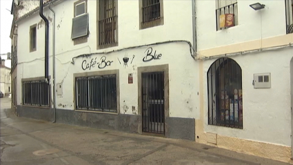Bar cerrado de Huerta de Ánimas, pedanía de Trujillo.