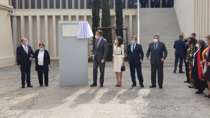 Los Reyes descubren la placa conmemorativa de la inauguración