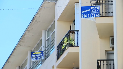 Carteles de inmobiliarias en viviendas