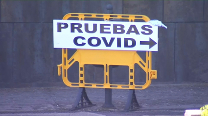 Cartel indicador para acceder a la realización de pruebas para detectar la Covid 19