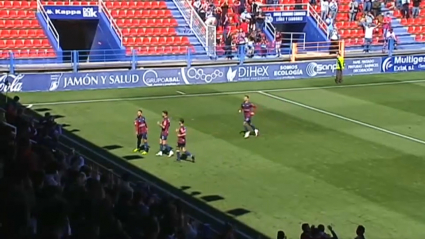 Kike Márquez celebra su gol ante el Melilla