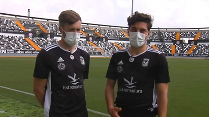 Dani Fernández y Cedenilla atendiendo a Extremadura Deportes