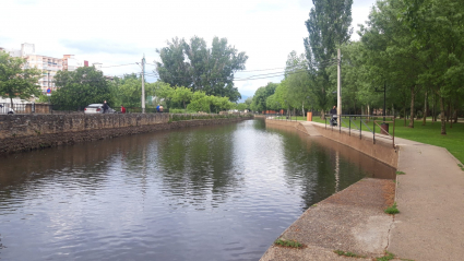 'Playa urbana' en el parque de La Isla