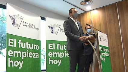 Los representantes de la empresa en la rueda de prensa de hoy