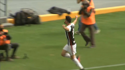 Pablo Vázquez celebrando su tanto ante el Castilla