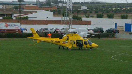 Helicóptero del SES aterriza en campo de fútbol de Guareña