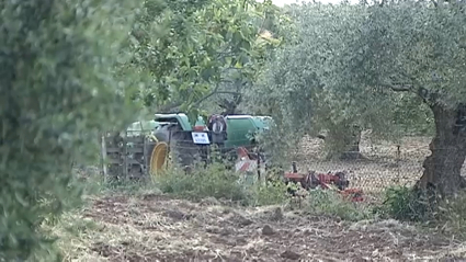 Tractor que conducía fallecido que resultó atrapado por la rueda